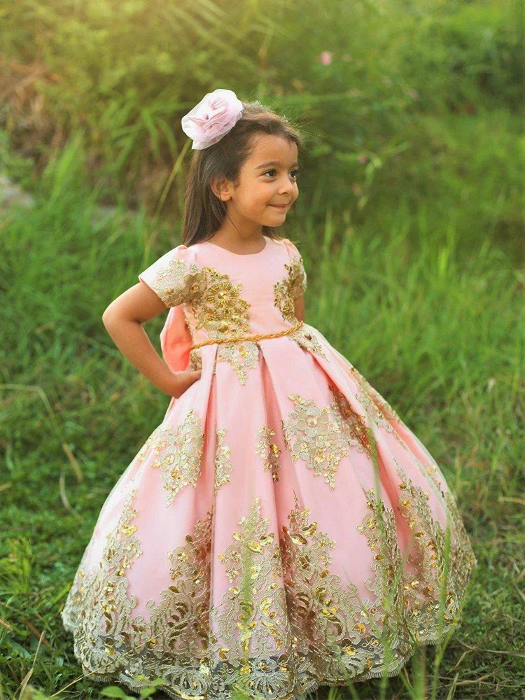 Pink Flower Girl Dresses O Neck Short Sleeves Lace Appliques Baby Girls Princess Pagenat Dress With Satin Bowknot Ball Gown