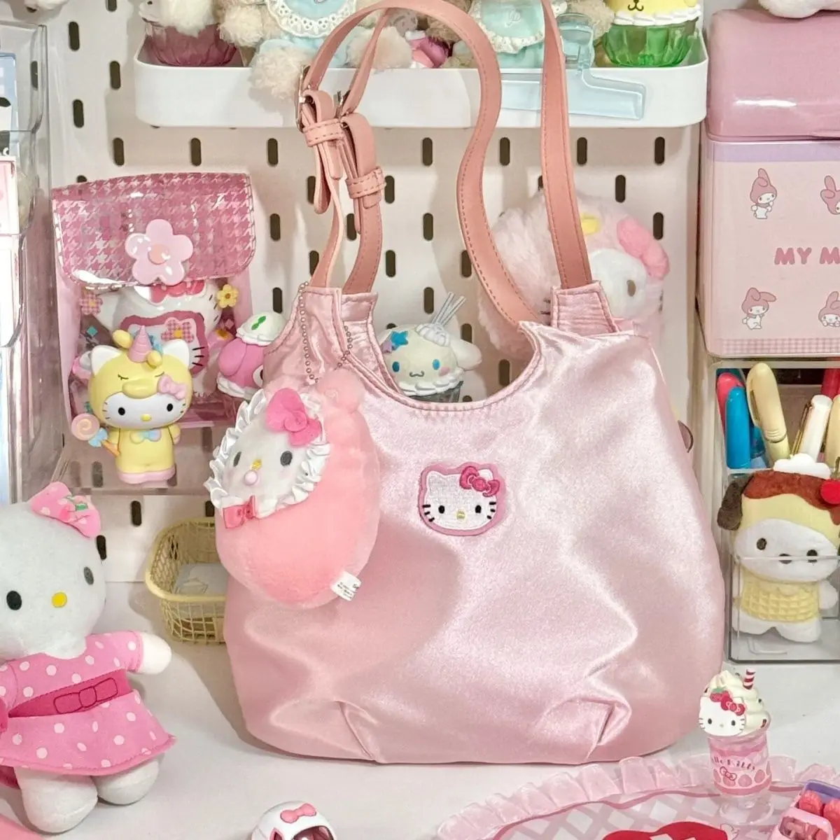 

Miniso сумка для подмышек Hello Kitty для женщин Y2K, сумка-мессенджер, сумка-тоут, милая сумка на плечо для девочек, кошельки, сумка, атласная сумка для подмышек, подарок