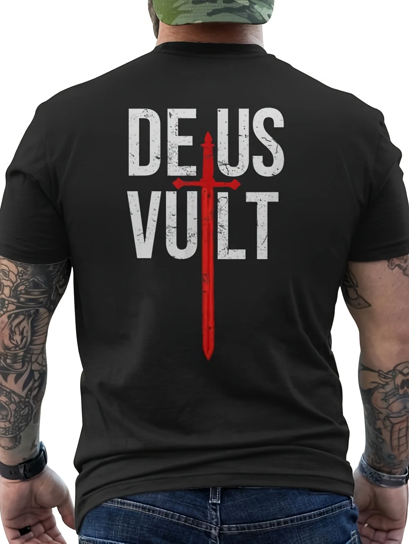 T-shirt sur le thème des croisades de l'histoire médiévale - Avec l'inscription en latin « Vult » et un motif de croisade au dos, ce t-shirt court noir
