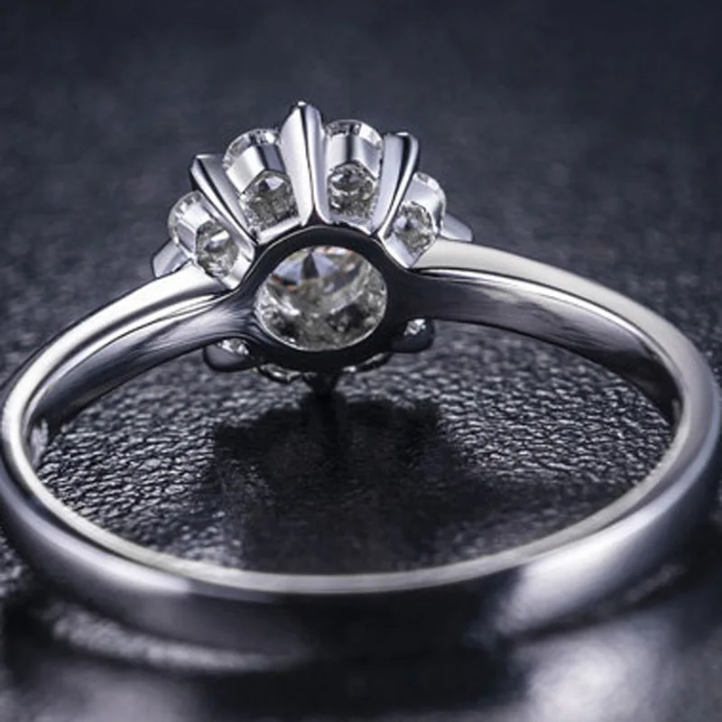 Luxuriöser klassischer Ring aus 925er Sterlingsilber für Damen, Schneeflocken-Schmuck, einfacher 30-Karat-Diamantring, Damenring mit Diamantimitat – Detail 2