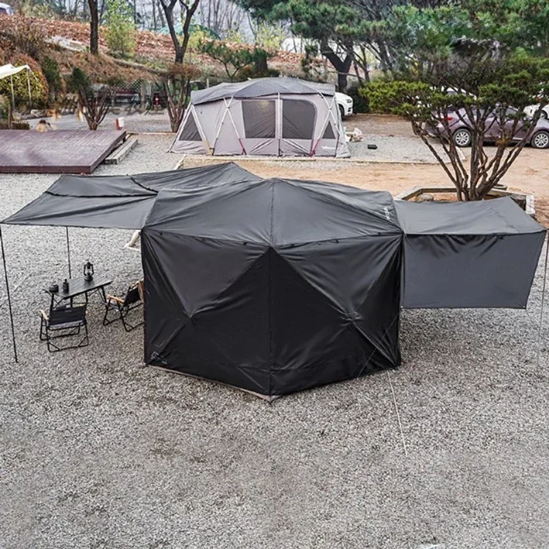 Waterproof and sun-proof tent at the rear of the car