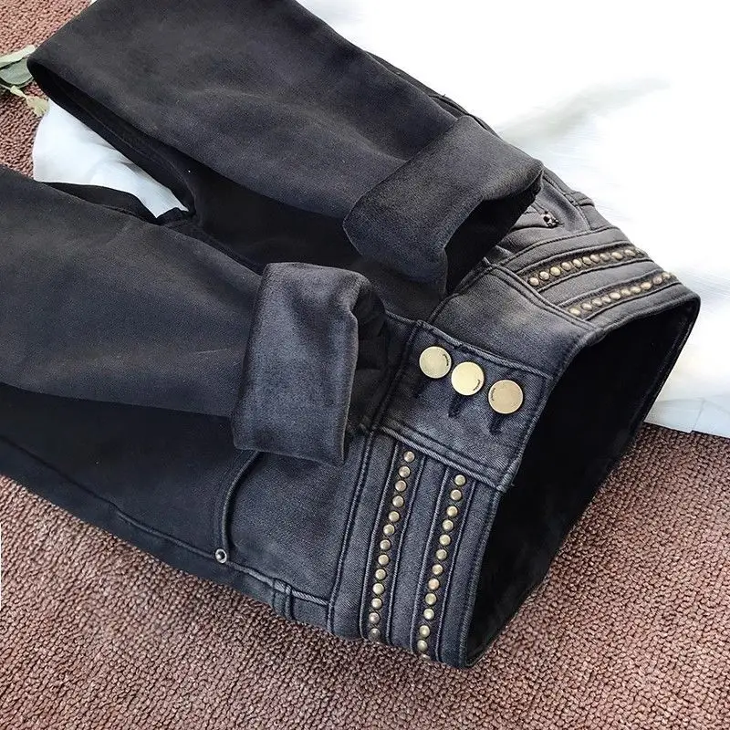 Design Sense Rivet Gradient High-waisted Button-up Thickened Fleece Jeans for Women's Winter New Fashionable Tight Skinny Pants