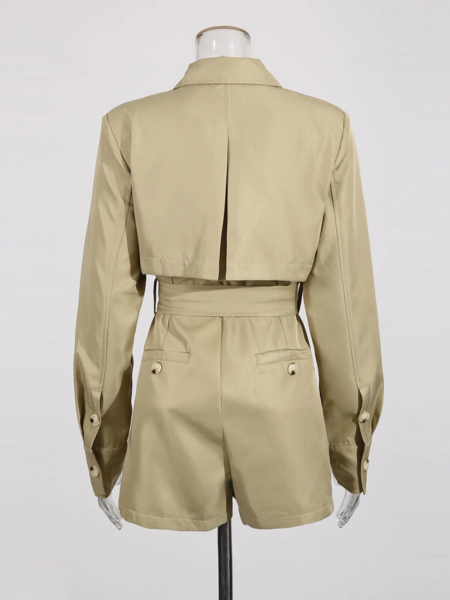 TWOTWINSTYLE التخسيس تقسم أزرار كاذبة قطعتين السروال القصير للنساء التلبيب طويلة الأكمام موضة رومبير سترة الملابس النسائية