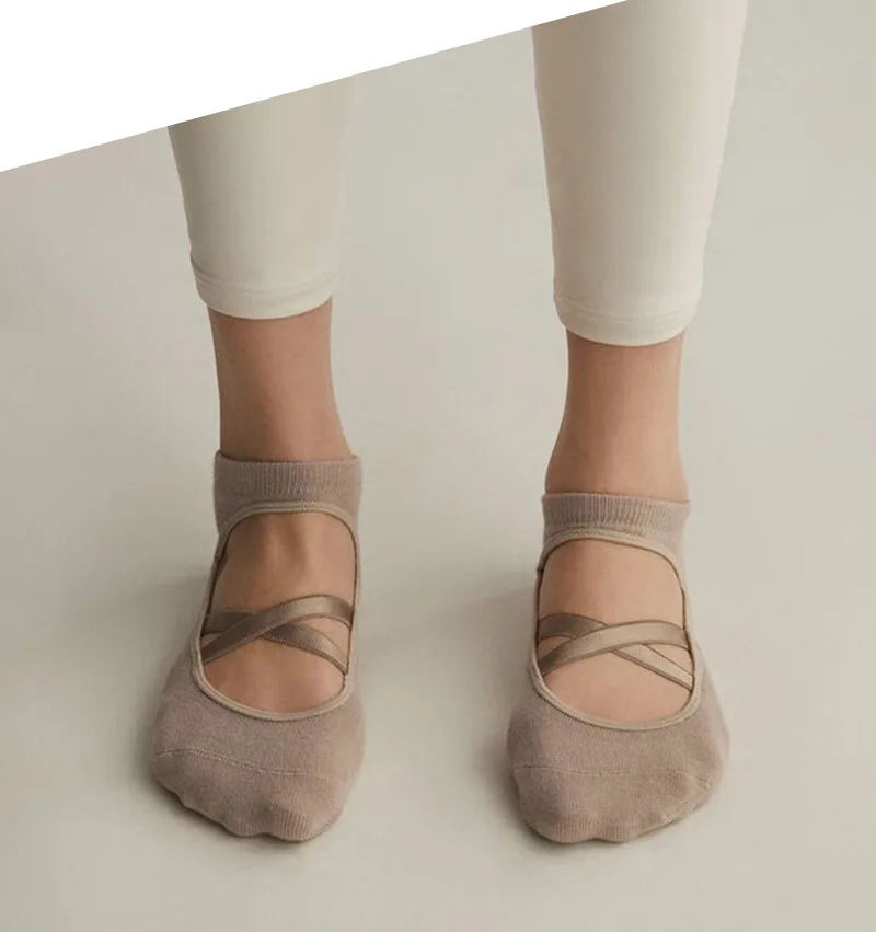 Damen Yoga-Socken mit Kreuzriemen, Rutschfeste Atmungsaktive Grip-Socken für Pilates, Barre, Tanz, Fitness und Workout – Detail 16