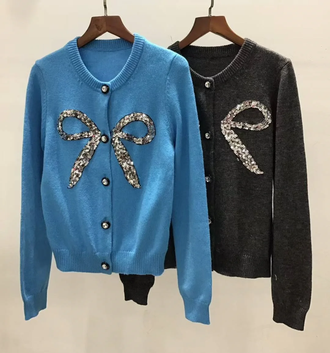 

New 2025 Autumn Fashion Knitted Cardigans High Quality Women Sequined Bow Deco Long Sleeve Blue Dark Grey Cardigan Tops Coat