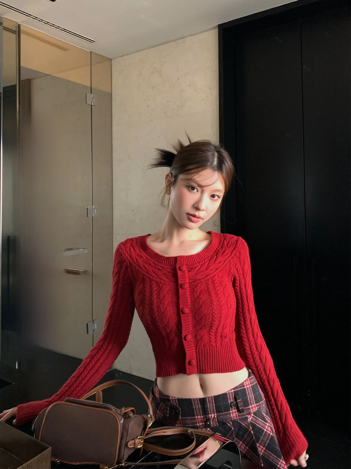 

Вязаный джемпер LIONE с длинными рукавами и открытыми плечами, с большим круглым вырезом, новогодний, повседневный, приталенный, женский, модный трикотаж