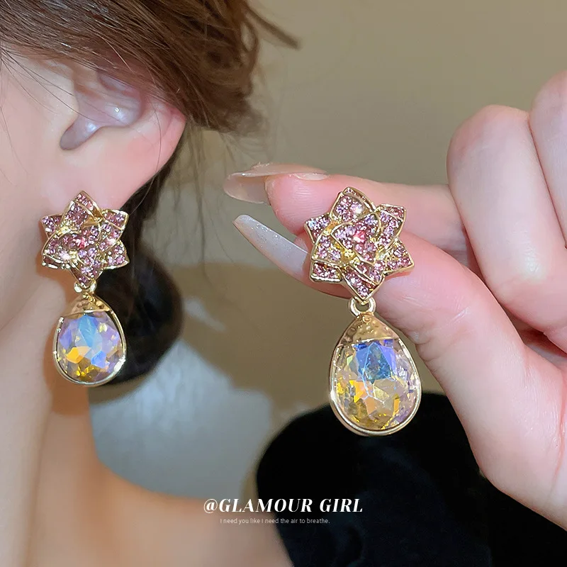 

Silver Needle Inlaid with Diamond Water Droplets Flower Earrings Niche Retro Palace Style Earrings Temperament Light Luxury
