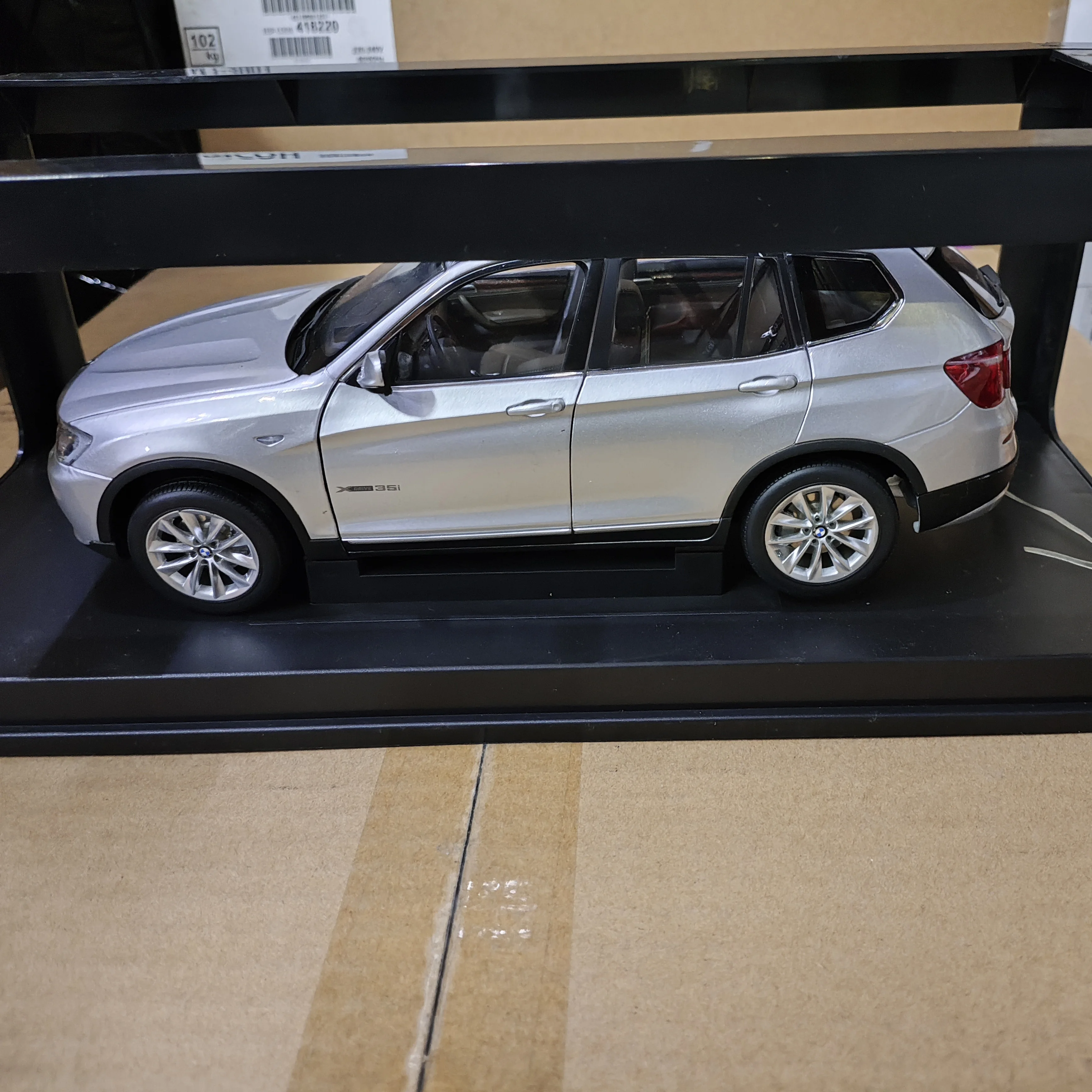  X3 1:18スケール ダイキャストモデル S7ebb909194464ecaab2a86d5a7cb0