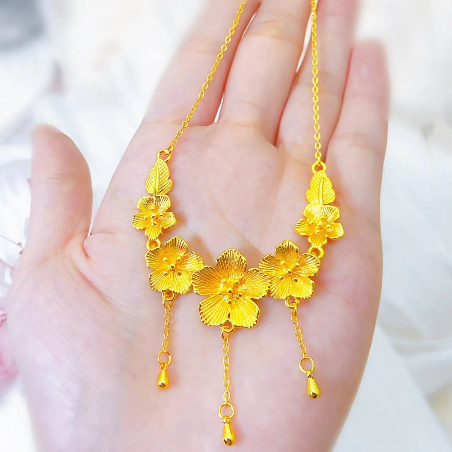 

Pure 18 Kt Gold Color Peach Blossom Necklace for Women Girlfriend Wedding Birthday Fine Chain Neckalce Jewelry Gifts