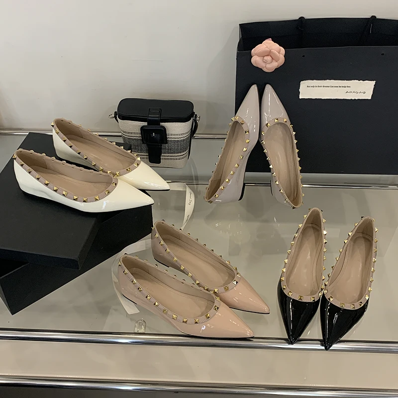 

Fashion Autumn Ladies Dress Shoes Pointed Toe Shallow Mouth Patent Leather Rivets Comfortable Inner Higher Women Pumps