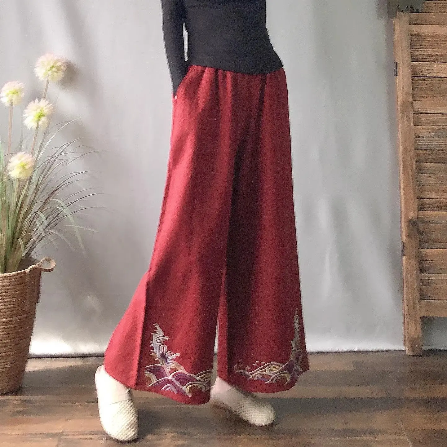 

New Retro Chinese Style Elastic Waist Loose Cotton Linen Pants Embroidered Wide-leg Pants Dancing for Women Elegant Woman Long