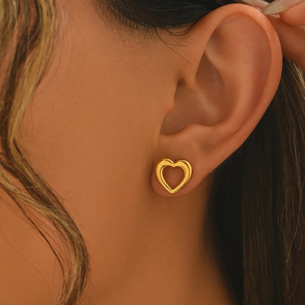 

Lxalry 18K Gold-Plated Heart Earrings, Hypoallergenic, Skin-Safe, Tarnish-Free Glow, Perfect Gift for Valentine's Day