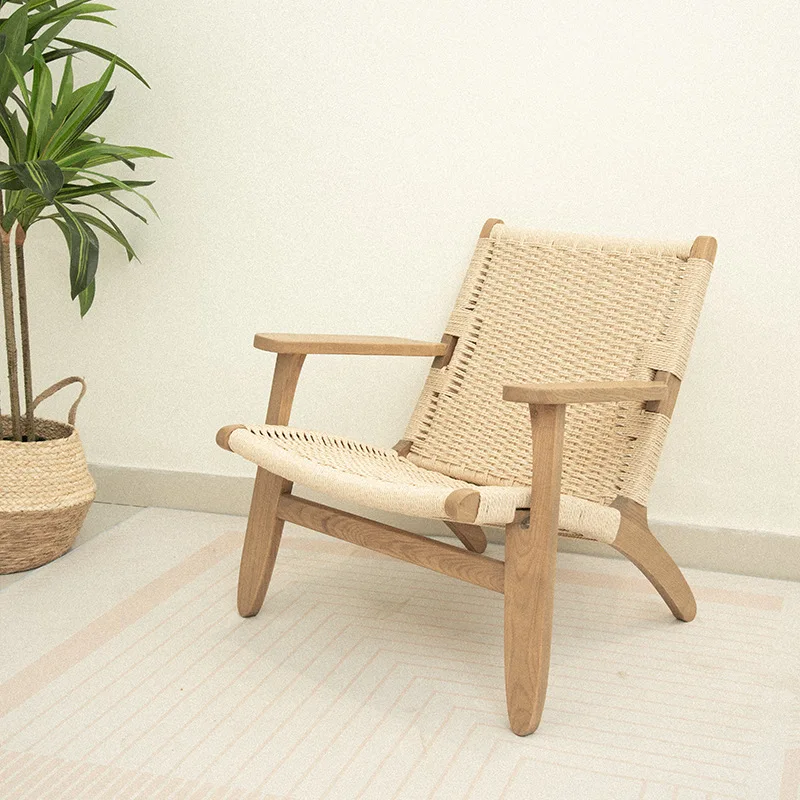 Esszimmerstuhl aus massivem Holz