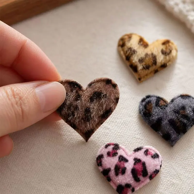 80 Stück Leopardenmuster-Haaraccessoires in Herzform, 3,2 x 3,4 cm, Haarspangen, Haarnadeln, Schleifen, Dekorationen für Kleidung und Accessoires. – Detail 3
