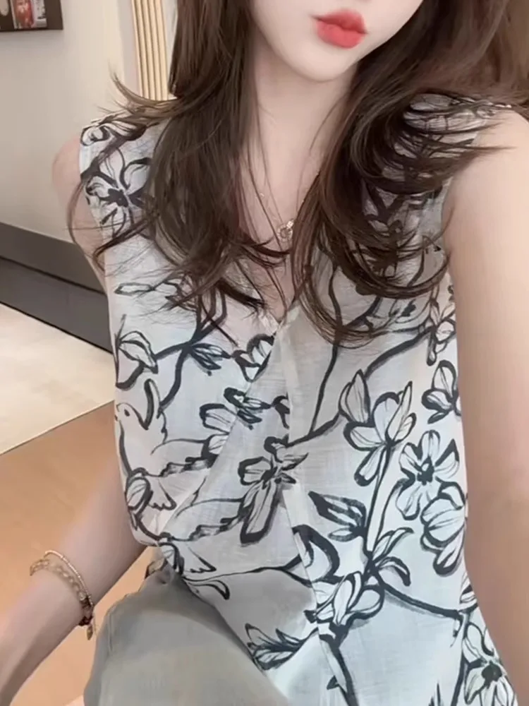 

Ретро-жилет V-Ne Svel: Уникальный, Легкий, Дышащий, Универсальный Жилет для Женщин – Идеален для Лета, Омолаживающий