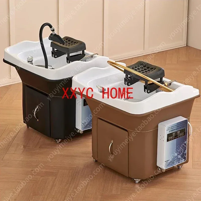 

Мобильная душевая станция Washing Station Move Comfort с душевой лейкой, стилизованная под шампунь, и массажное кресло-кушетка MQ50SC