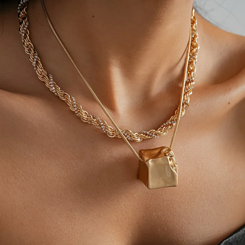 Two Layer Stacked Necklace Rhinestone Twist Rope Chain Molten Crumple Cube Pendant Snake Chain Necklace for Women Minimalist Gol