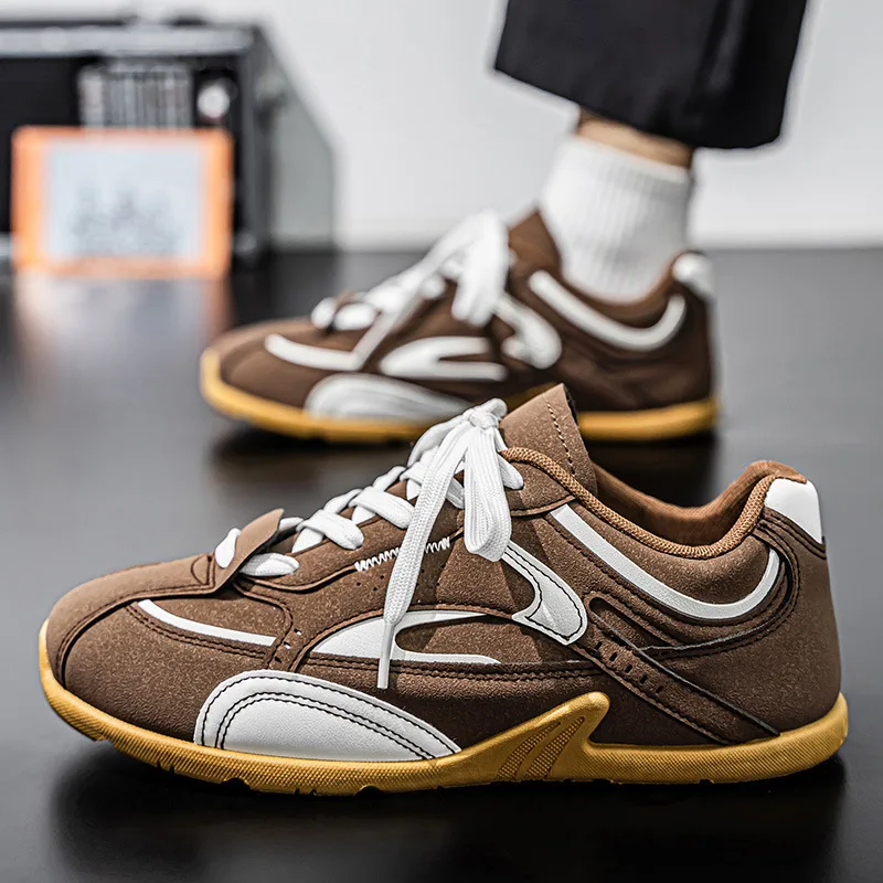 2026 Spring New Retro Flat Sneakers Men Lightweight White Casual Walking Shoes Fashion All Match Comfortable Athletic Trainers