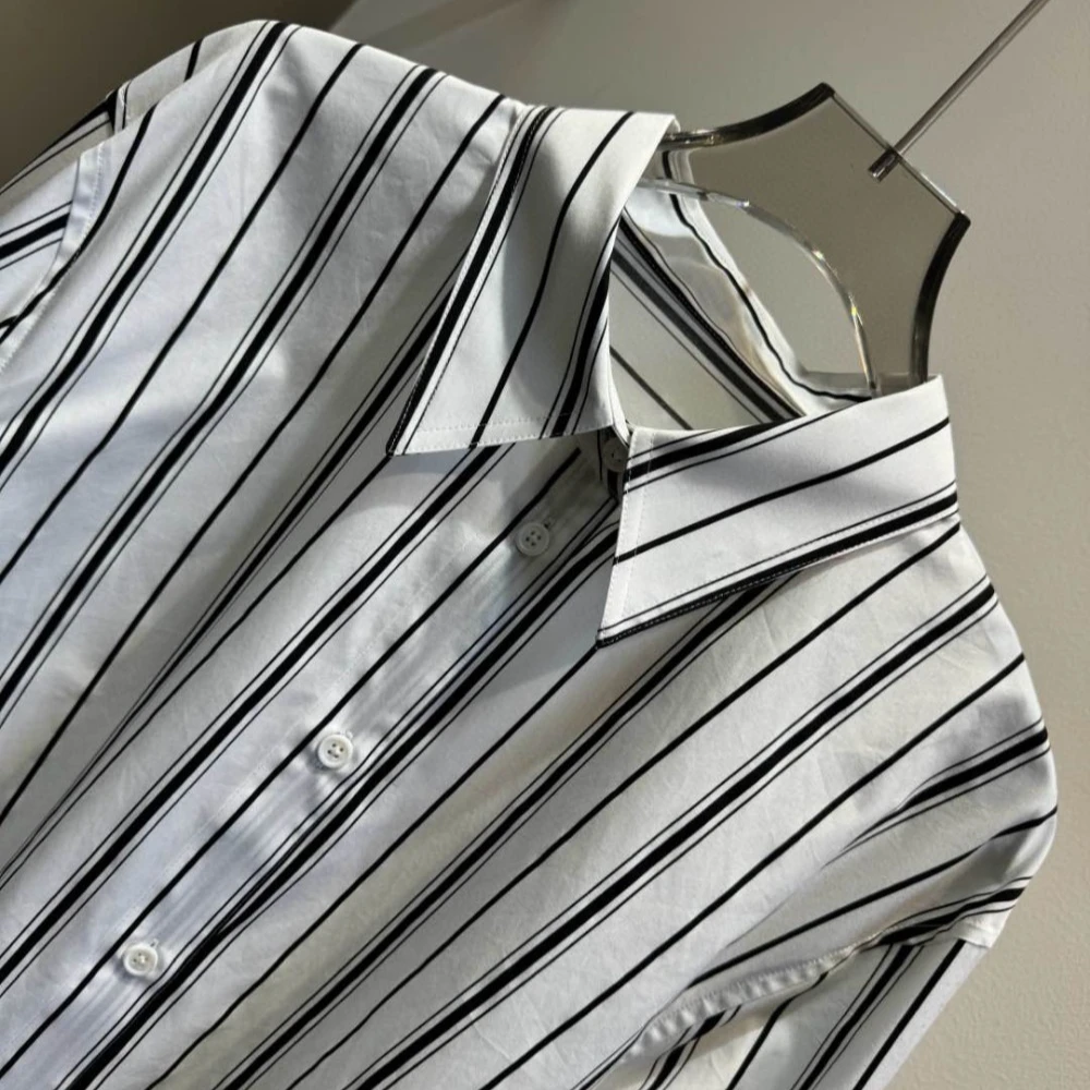 เสื้อเชิ้ตลายทางแนวตั้งทรงหลวมและอเนกประสงค์สำหรับฤดูใบไม้ผลิและฤดูร้อน เสื้อเชิ้ตปกยาวแขนยาวความยาวปานกลาง