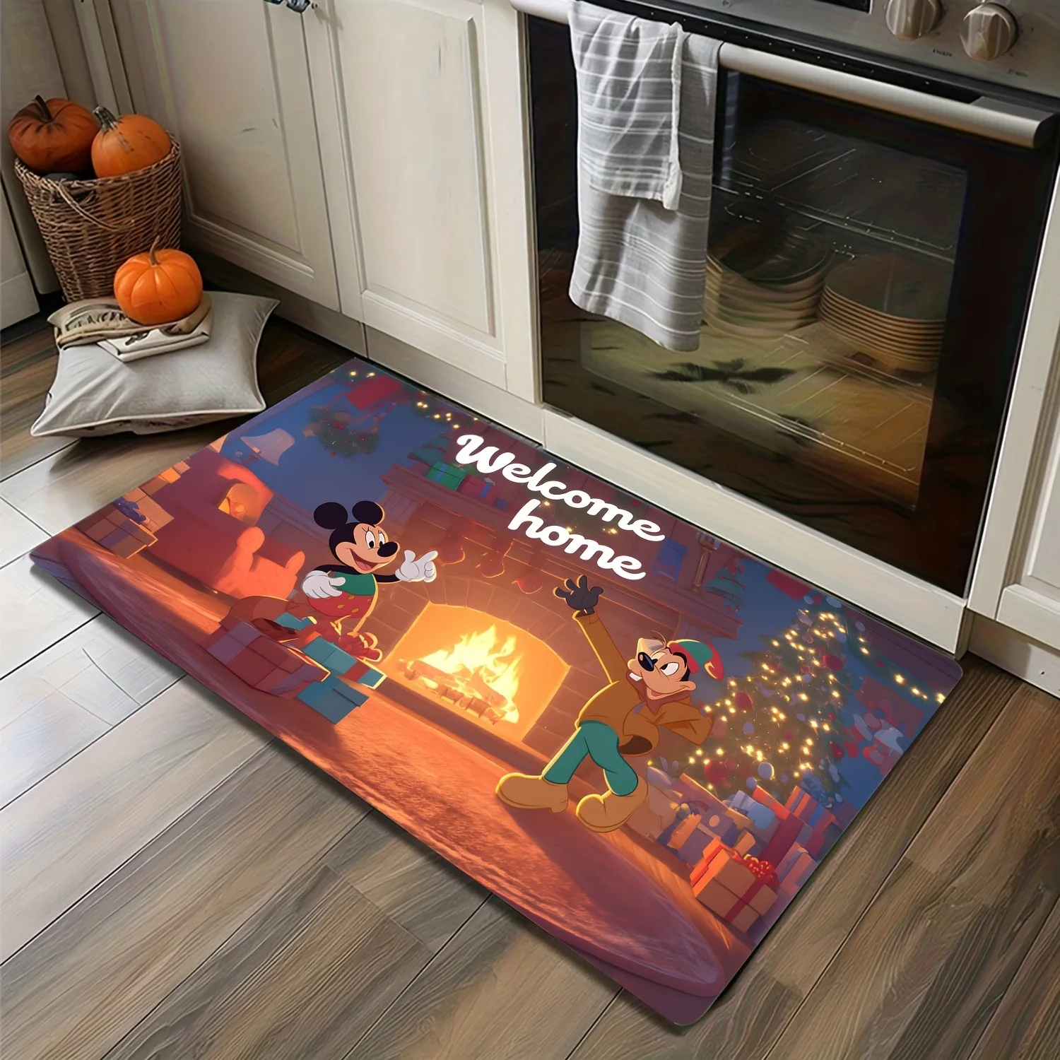 سجادة ترحيب منزلية دافئة لعيد الميلاد من ديزني ميكي وبلوتو: "ترحيب بالمنزل" لعيد الميلاد السعيد