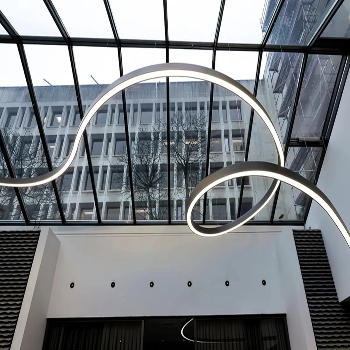 Modern Profile Project Installation Office Commercial Suspended Chain Pendant Liquid Line LED Linear Lighting Chandelier Lamp