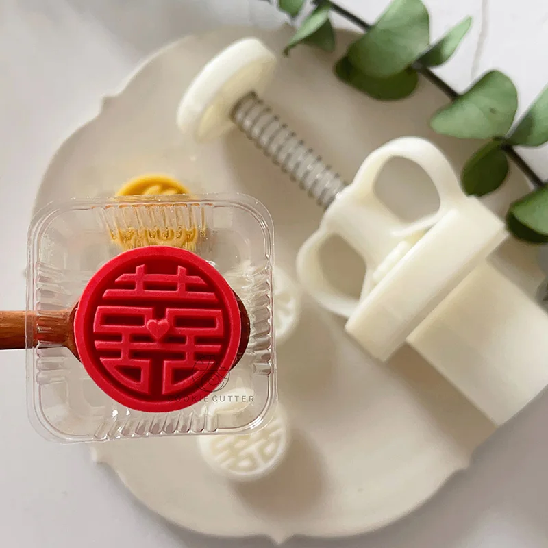 

2Pcs/Set Mini Fu Character Mooncake Mold Chinese New Year Wedding Blessing Cake Making Party Cake Decoration Tools Hand Press