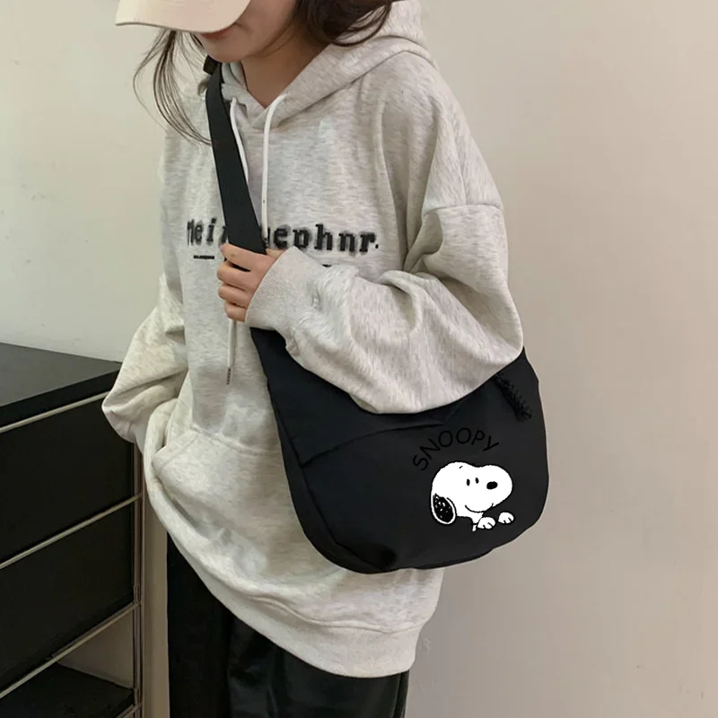 

Snoopy Shoulder Bag Cartoon Anime Fashion Commuter Large Capacity Crossbody Pocket Women Men Casual Simple Light Armpit Bag Gift