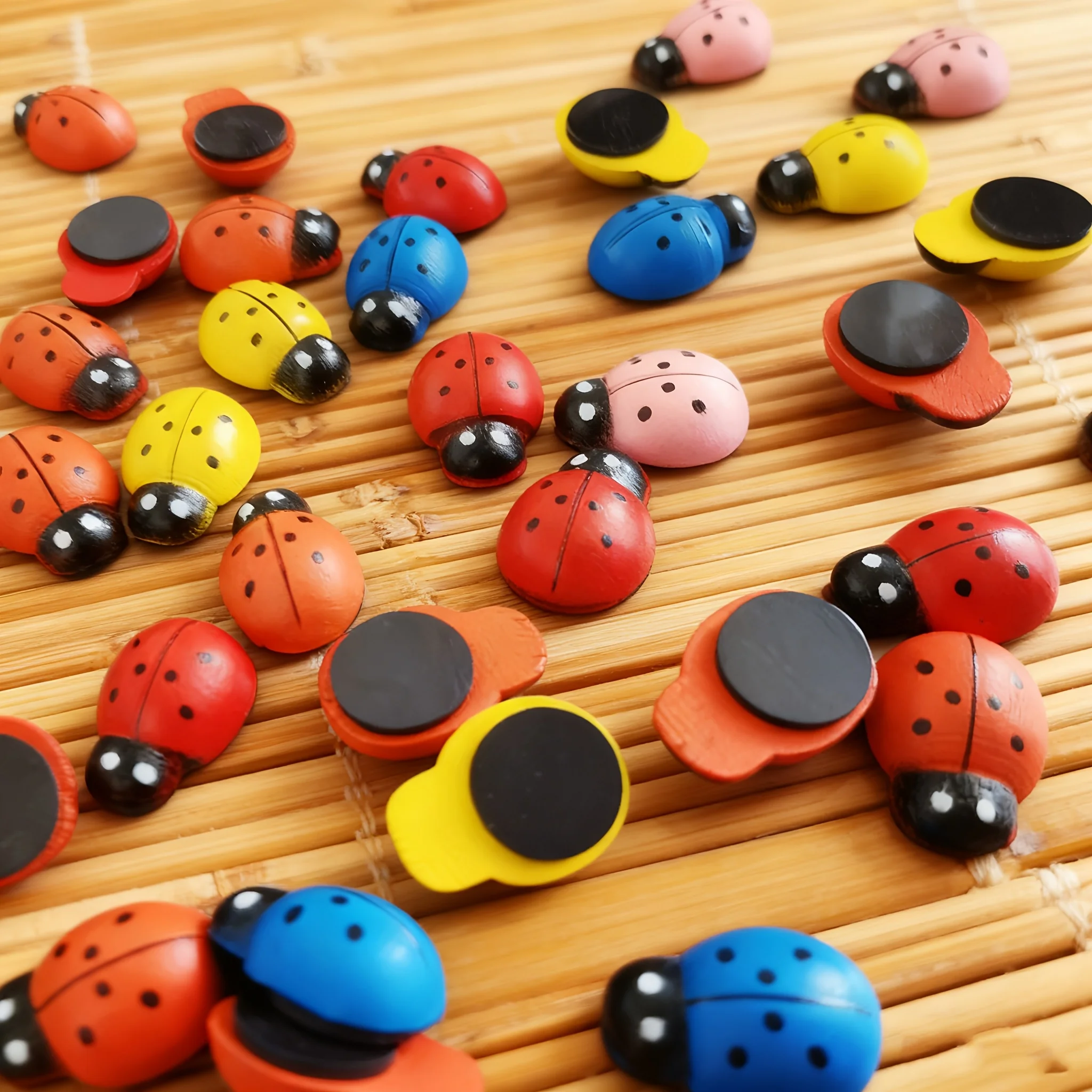 8pcs Ladybug Fridge Magnets Suitable for - Magnetic Decorative Refrigerator Magnets with Soft Wings Multi-Color Wood Magnets for