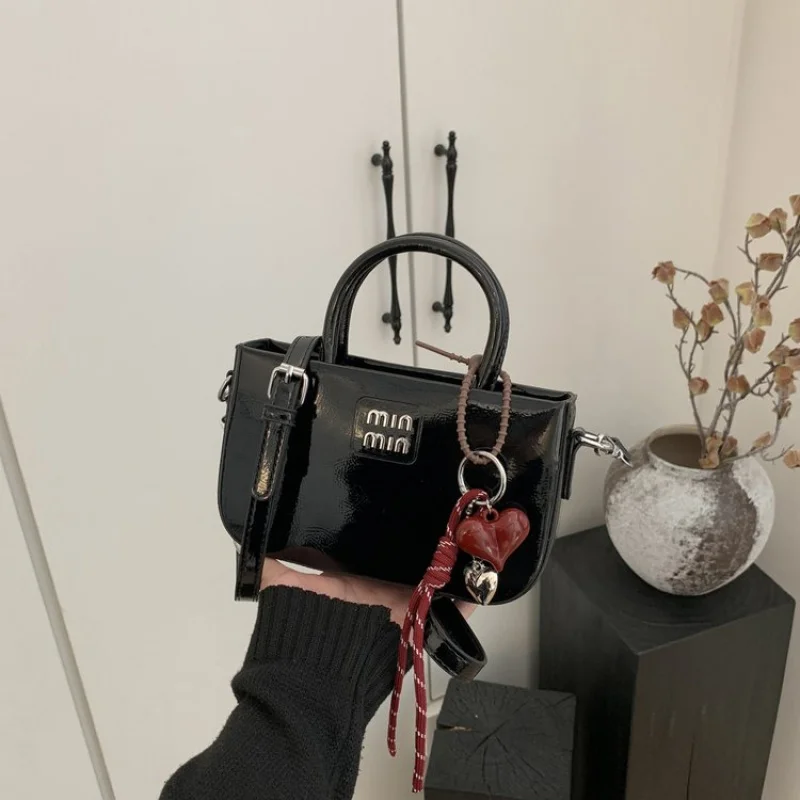 

High-End Women's Tote Bag Made Of Fine Leather Featuring Classic Paris Inspired And High-End Vintage Commuter Look​