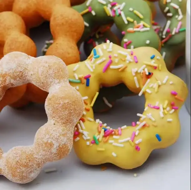 High Quality Fully Automatic Small Commercial Industrial Yeast Fryer Commercial Donut Maker Machine Electric Mochi Donut Maker