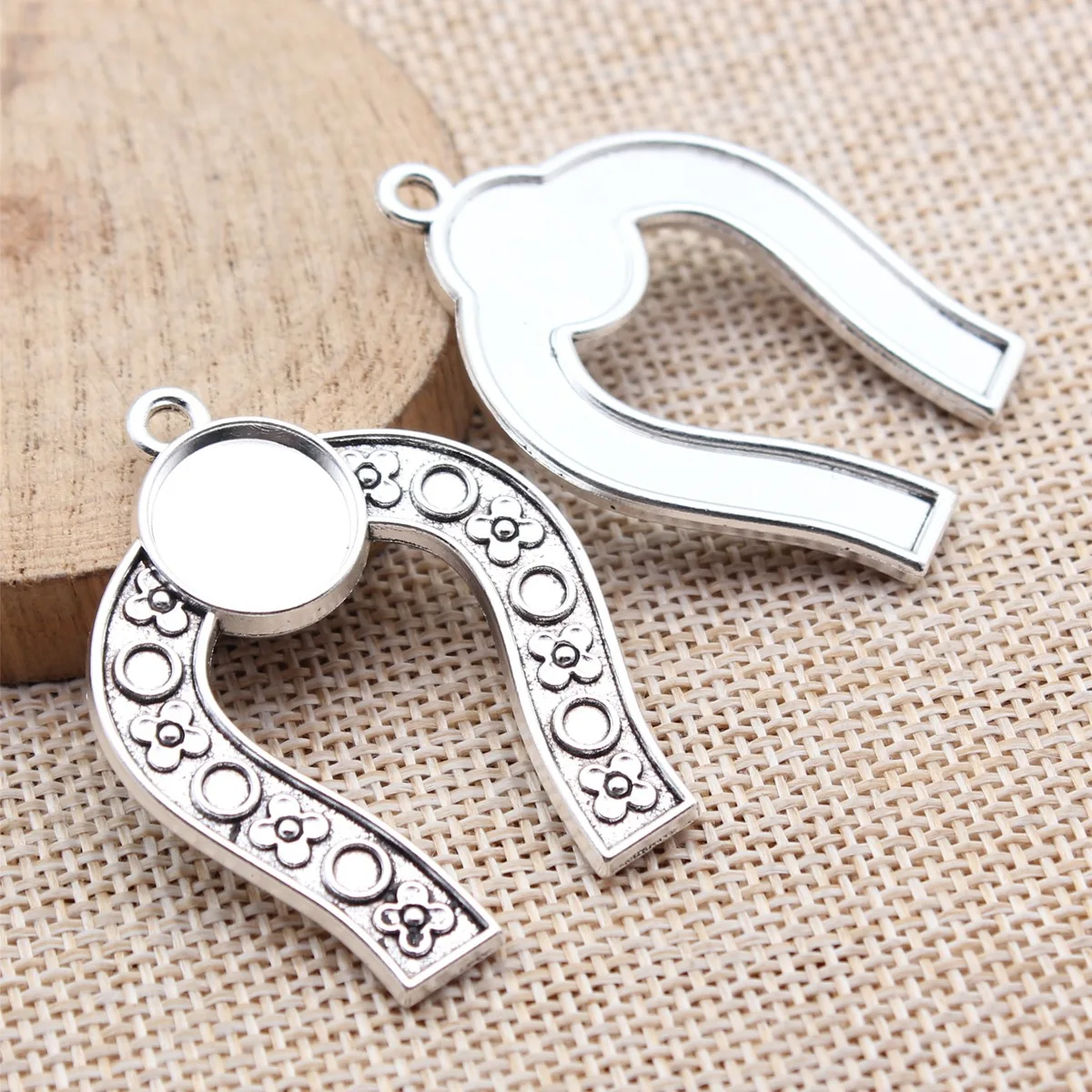 

10 шт. 45x34 мм (1,77x1,34 дюйма) подвески-шармы в форме цветка и подковы цвета античного серебра, аксессуары для изготовления ювелирных изделий своими руками