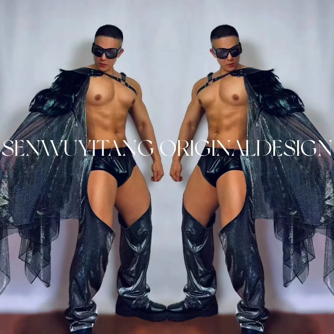 discotheque-bar-gogo-atmosphere-argent-plume-cape-futur-sens-performance-robe-male-chanteur-danse-scene-atmosphere-tour-tenue