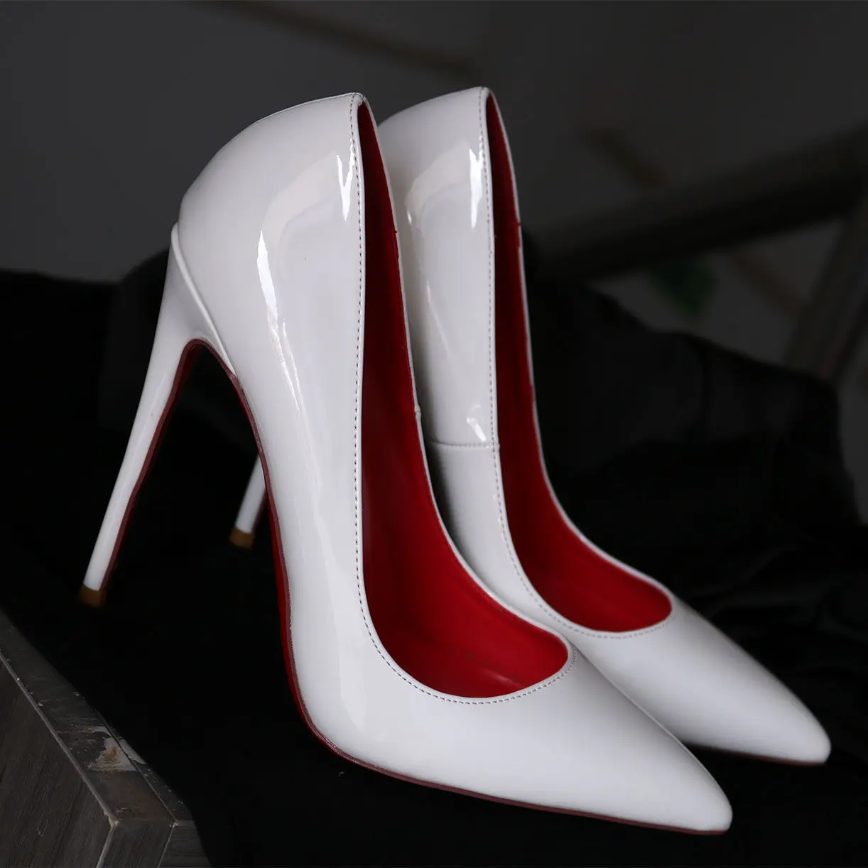 

New commuting patent leather high heels with pointed toes and ultra shallow mouth, simple French style, 12cm large