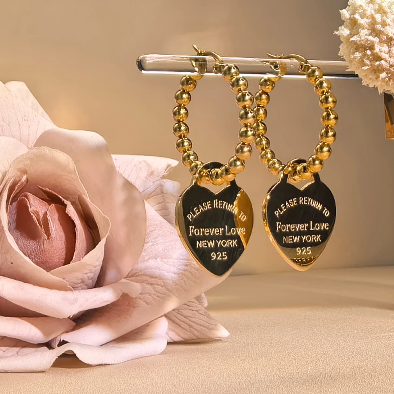 أقراط عالية الجودة على شكل قلب أقراط نسائية ذهبية اللون من الفولاذ المقاوم للصدأ إكسسوارات مجوهرات عتيقة هدايا بالجملة