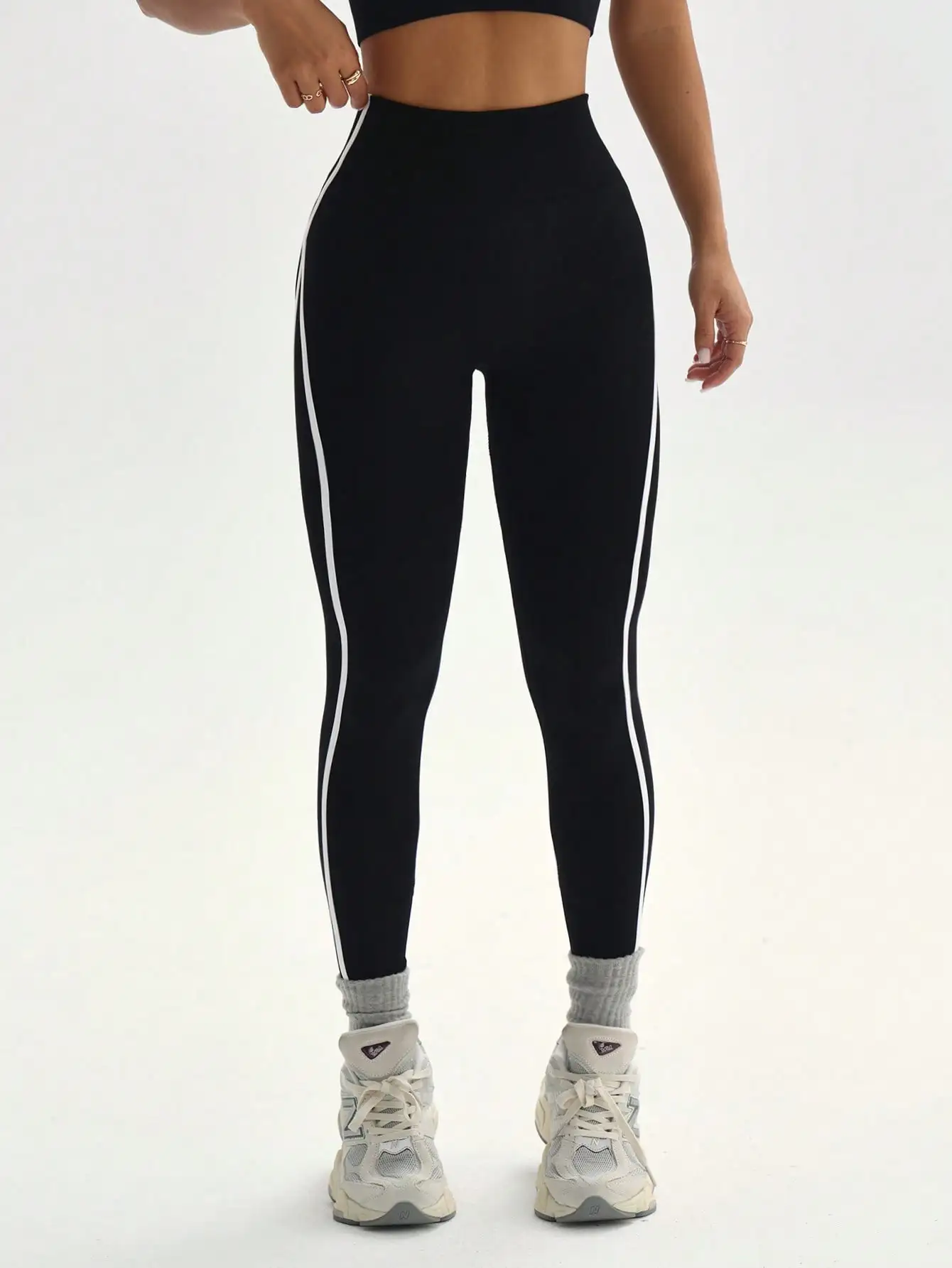 Striped yoga pants for women, quick drying outdoor sports pants, high waisted and hip lifting yoga pants, fitness clothes for wo