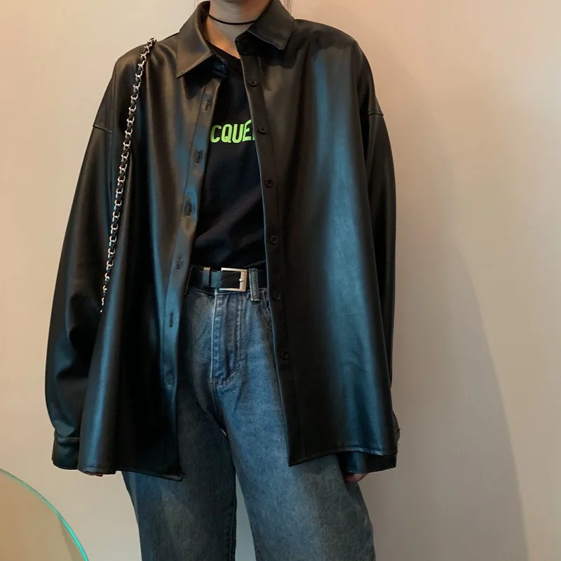 เสื้อแจ็คเก็ตผู้หญิง หนัง PU แขนยาว ปกเสื้อแบบปกเชิ้ต ติดกระดุมแถวเดียว ทรงหลวม สไตล์นักขี่มอเตอร์ไซค์ เหมาะสำหรับฤดูใบไม้ผลิและฤดูใบไม้ร่วง สีดำ ทำจากหนังเทียม