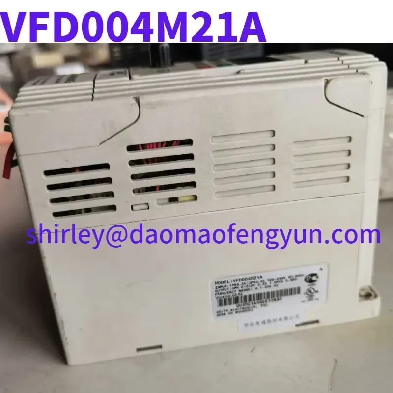 محول التردد المستخدم VFD004M21A