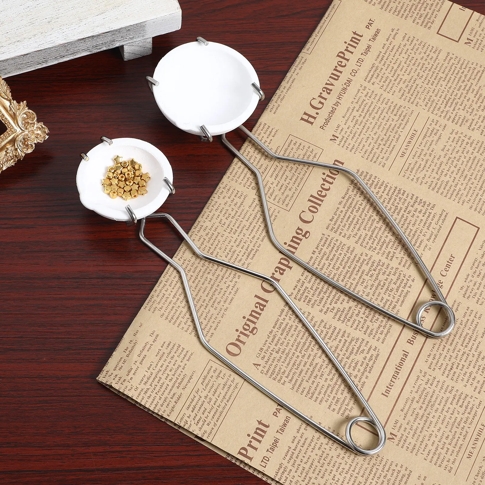 

Hobbyist Crucibles Clamp Kit with Pouring Spout Professional Laboratory Melting Tool High Temperature Resistant Metal Melting