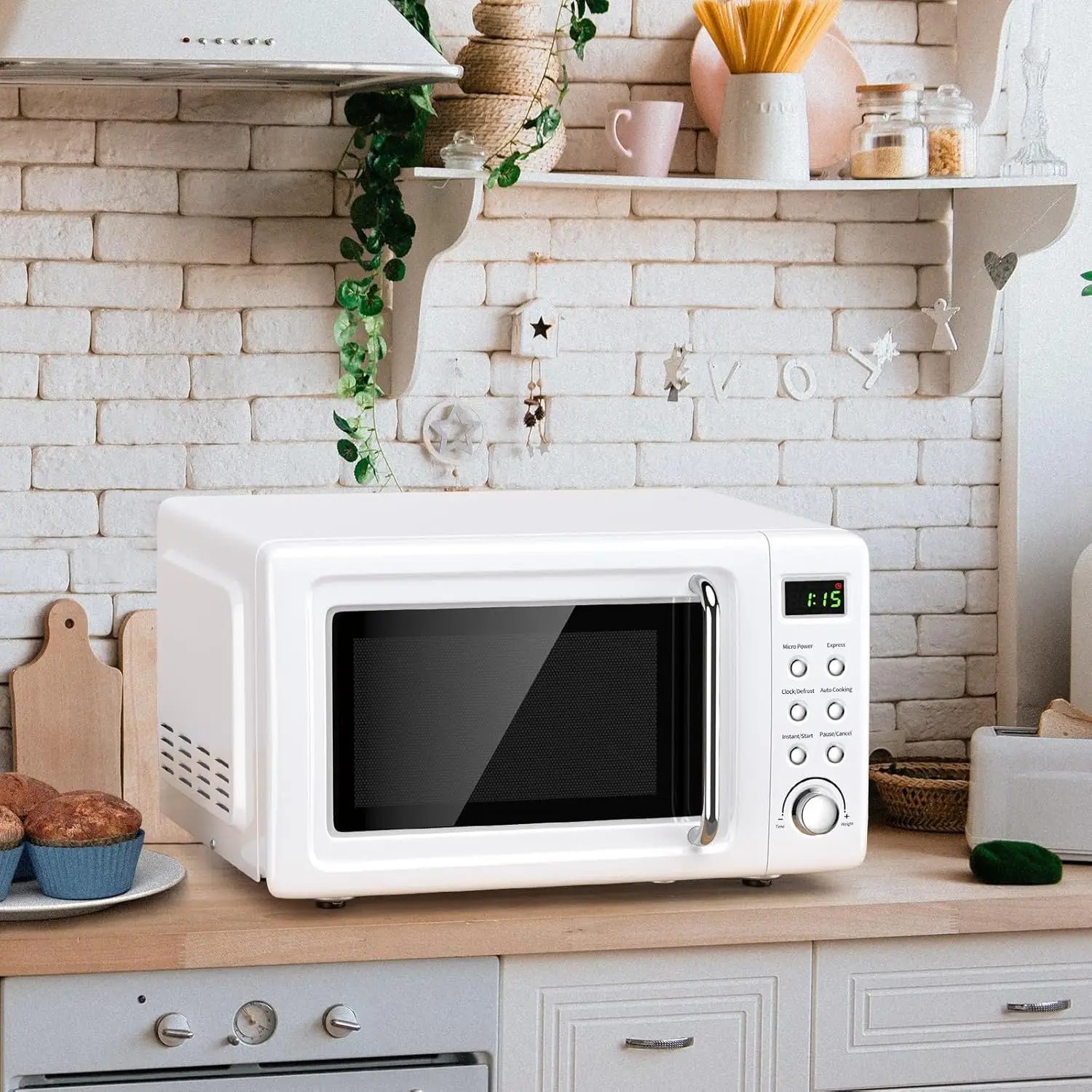 Retro 0.7 Cu.ft 700-Watt Countertop Microwave Oven with Cold Rolled Steel Finish, Time Setting, Glass Turntable, Pre-Programmed