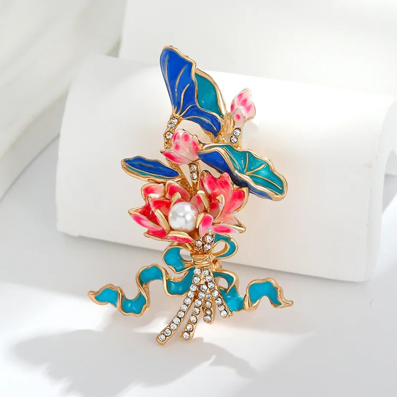 

Enamel Lotus Flower Brooches For Women Lady Elegant Rhinestone Pearl Bouquet Brooch Pin Wedding Party Chineses Fashion Jewelry