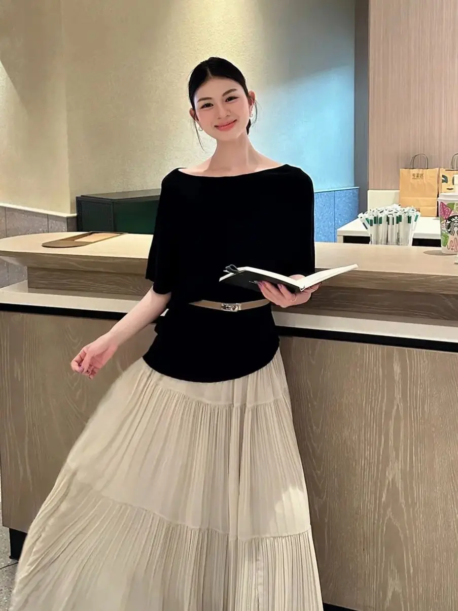 ชุดเซ็ตเสื้อผ้าฤดูร้อนสำหรับผู้หญิง เสื้อยืดคอกลมแขนสั้นพร้อมเข็มขัด และกระโปรง ชุดแฟชั่นสองชิ้น