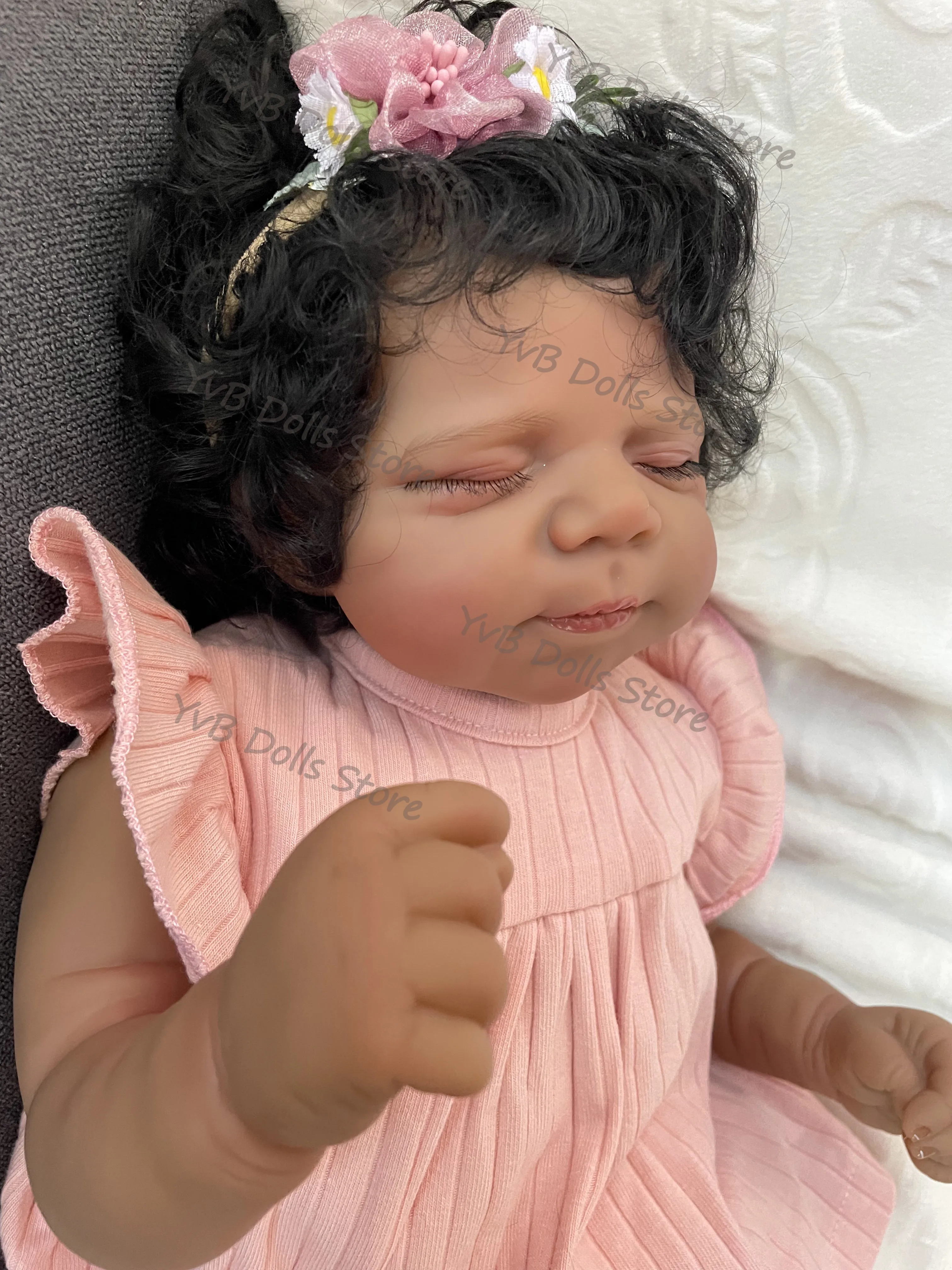 19 Zoll Pascale dunkle Haut weicher Stoffkörper mehrere Schichten Malerei wiedergeborene schlafende Babypuppe 3D-Haut mit handverwurzelten lockigen Haaren