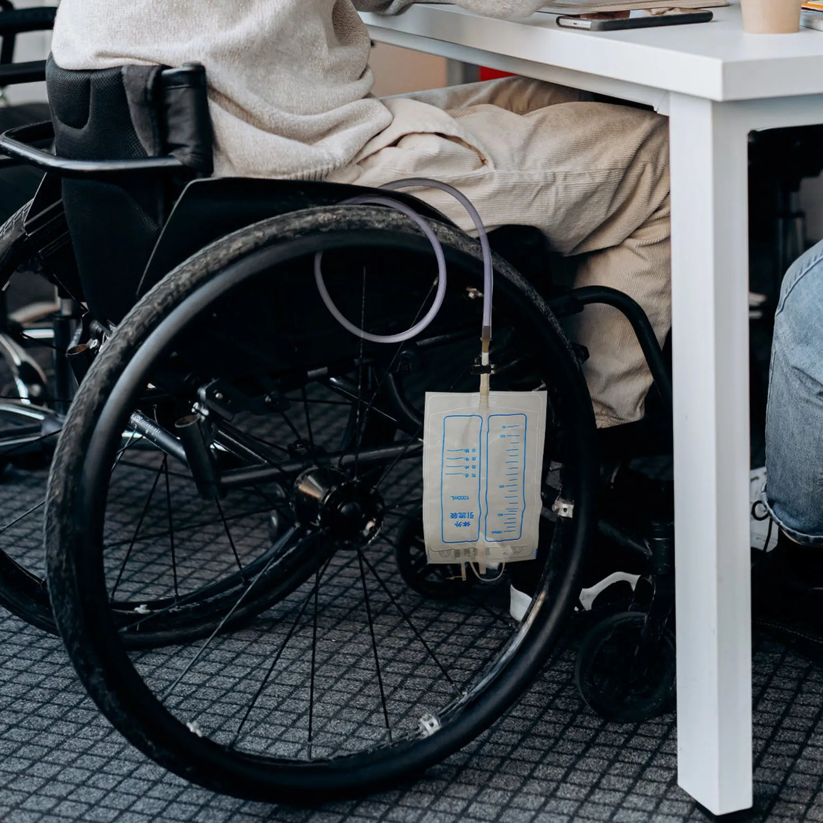 

Portable Urinal Pot Practical Design Durable Easy Carry Large Capacity for Bedridden Patients Hospital Travel Camping