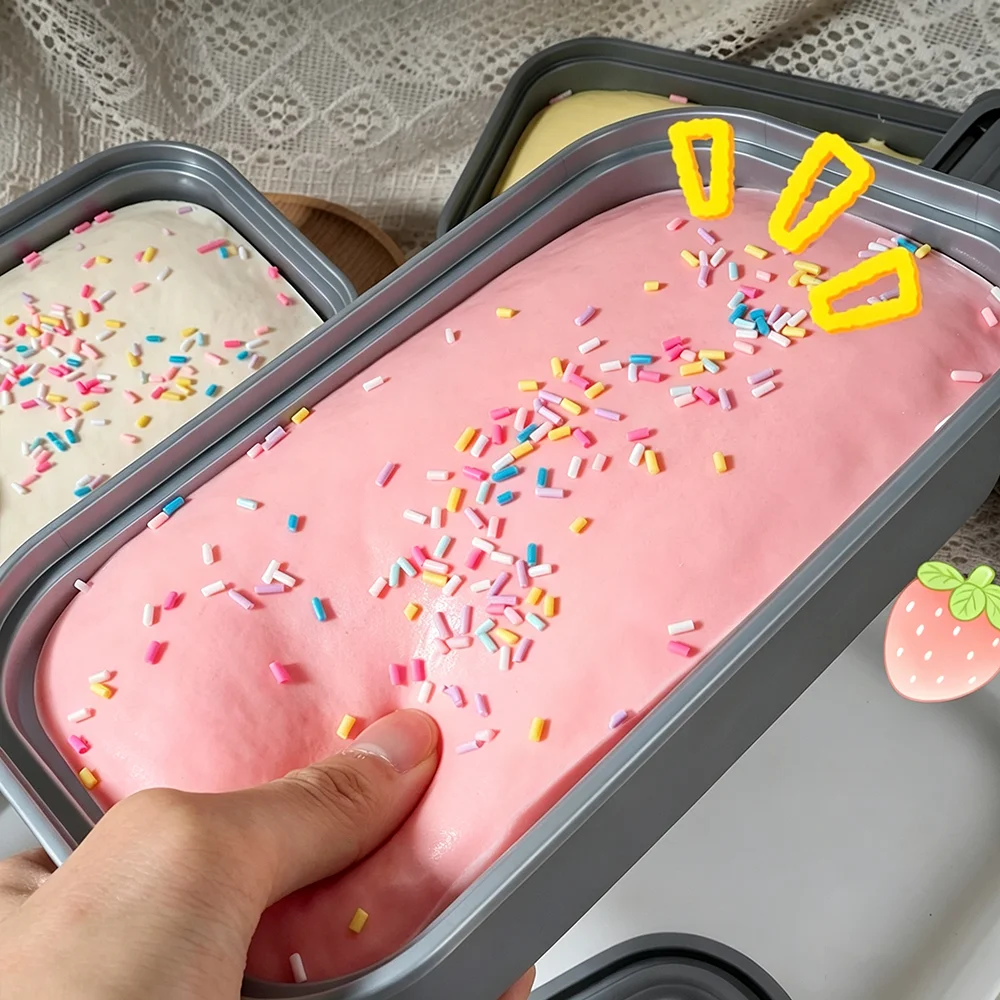 Image of Boxed Cake Squishy Squeeze Toy mit bunten Streuseln, superweich, langsam aufsteigend, sensorisches Stressabbau-Fidget-Spielzeug als Partygeschenk