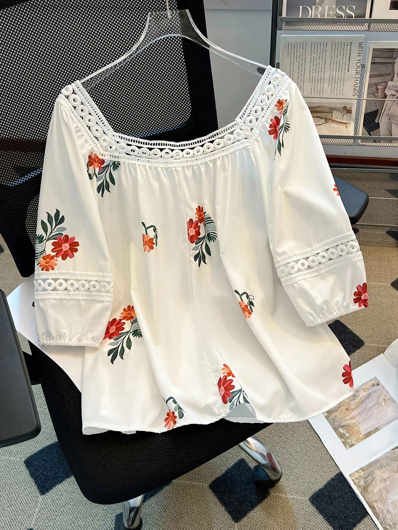 

Женский кружевной топ с рукавами-фонариками больших размеров