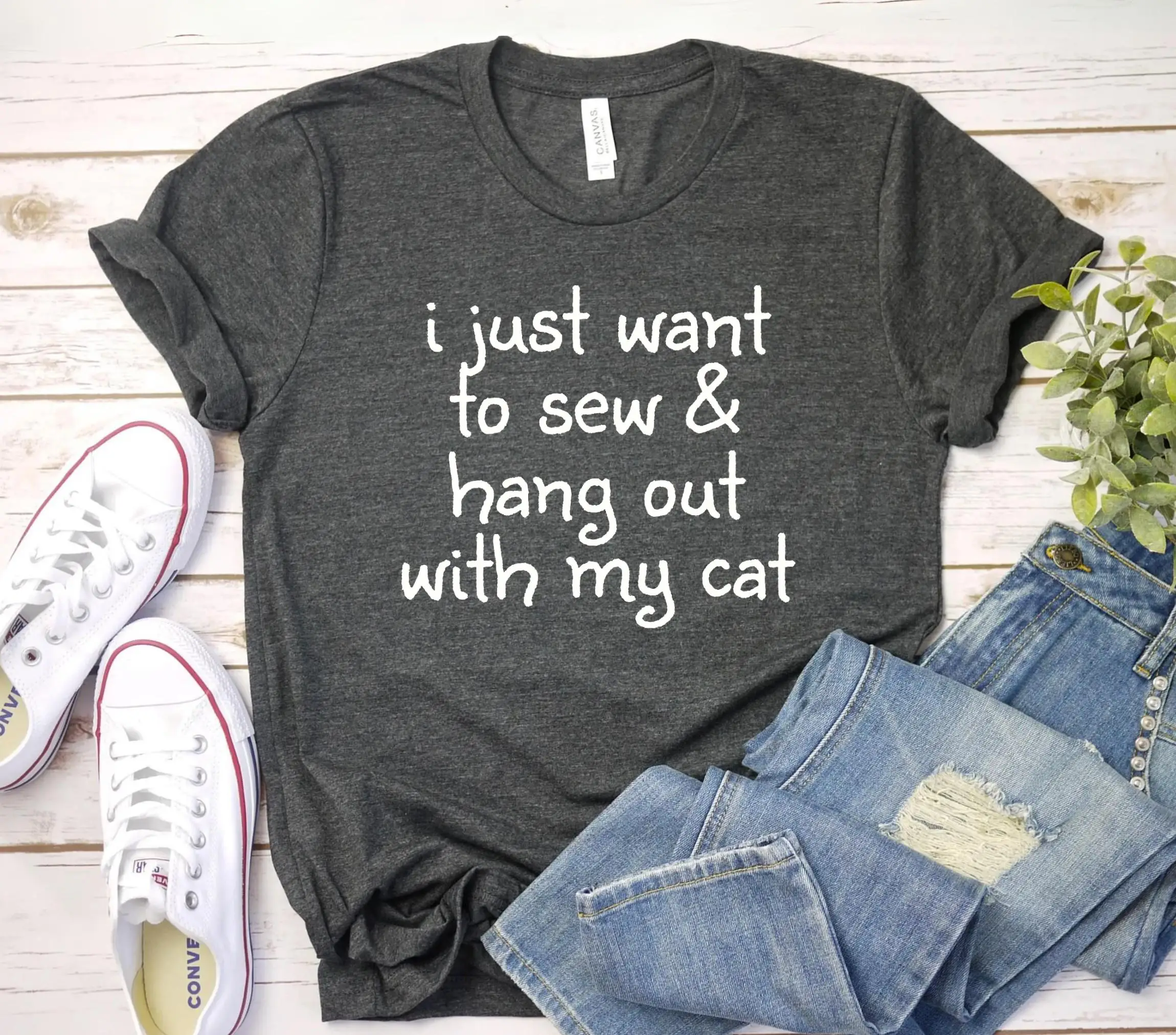 i just want to sew and hang out with my cat , Funny Sewing   Sewing Machine   Gift For Her  Seamstress