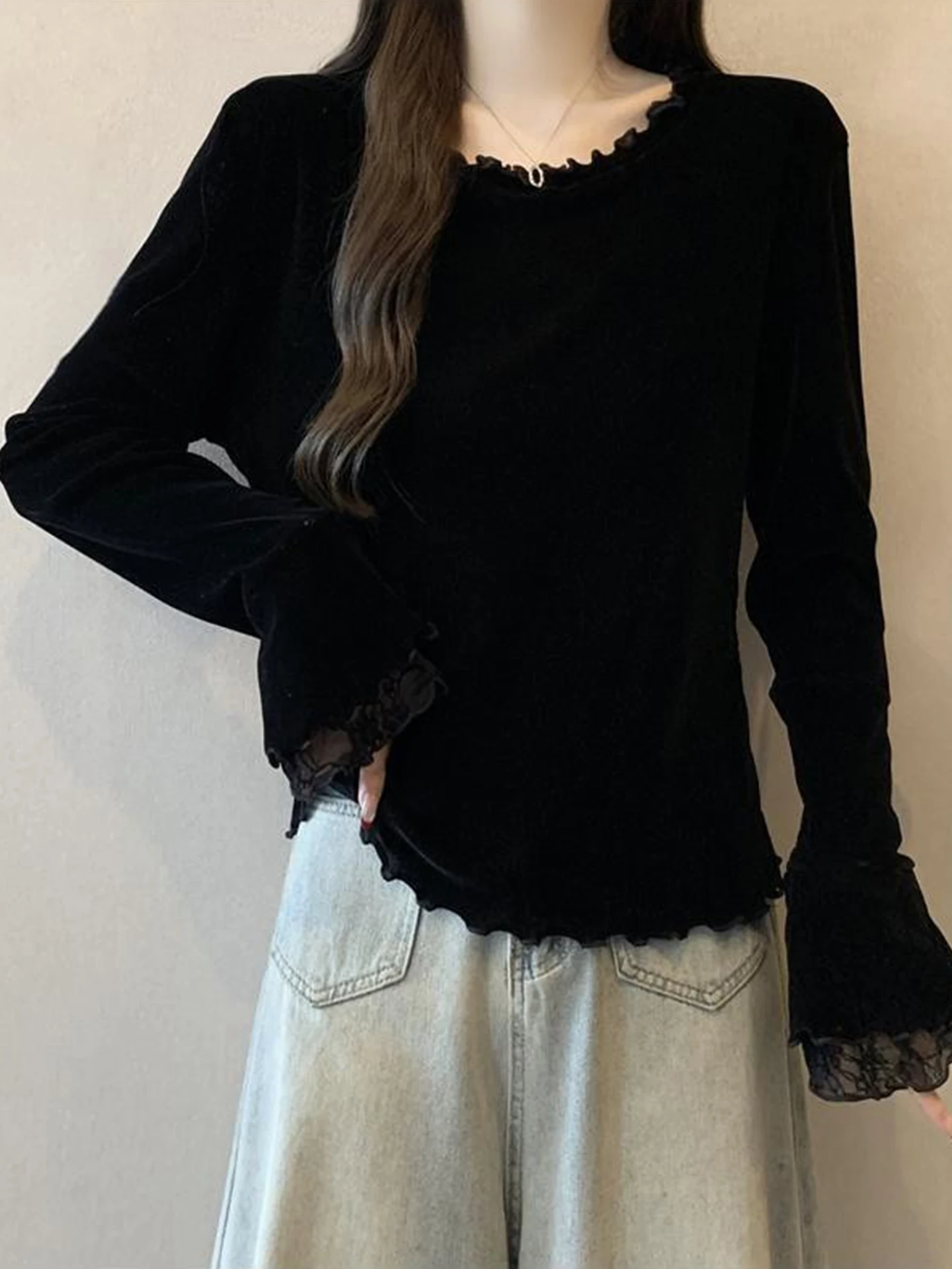

Женский бархатный топ с кружевными вставками, весенний, больших размеров, стройнящий, скрывающий недостатки фигуры, высококачественная базовая модель в корейском стиле, с длинным рукавом и круглым вырезом