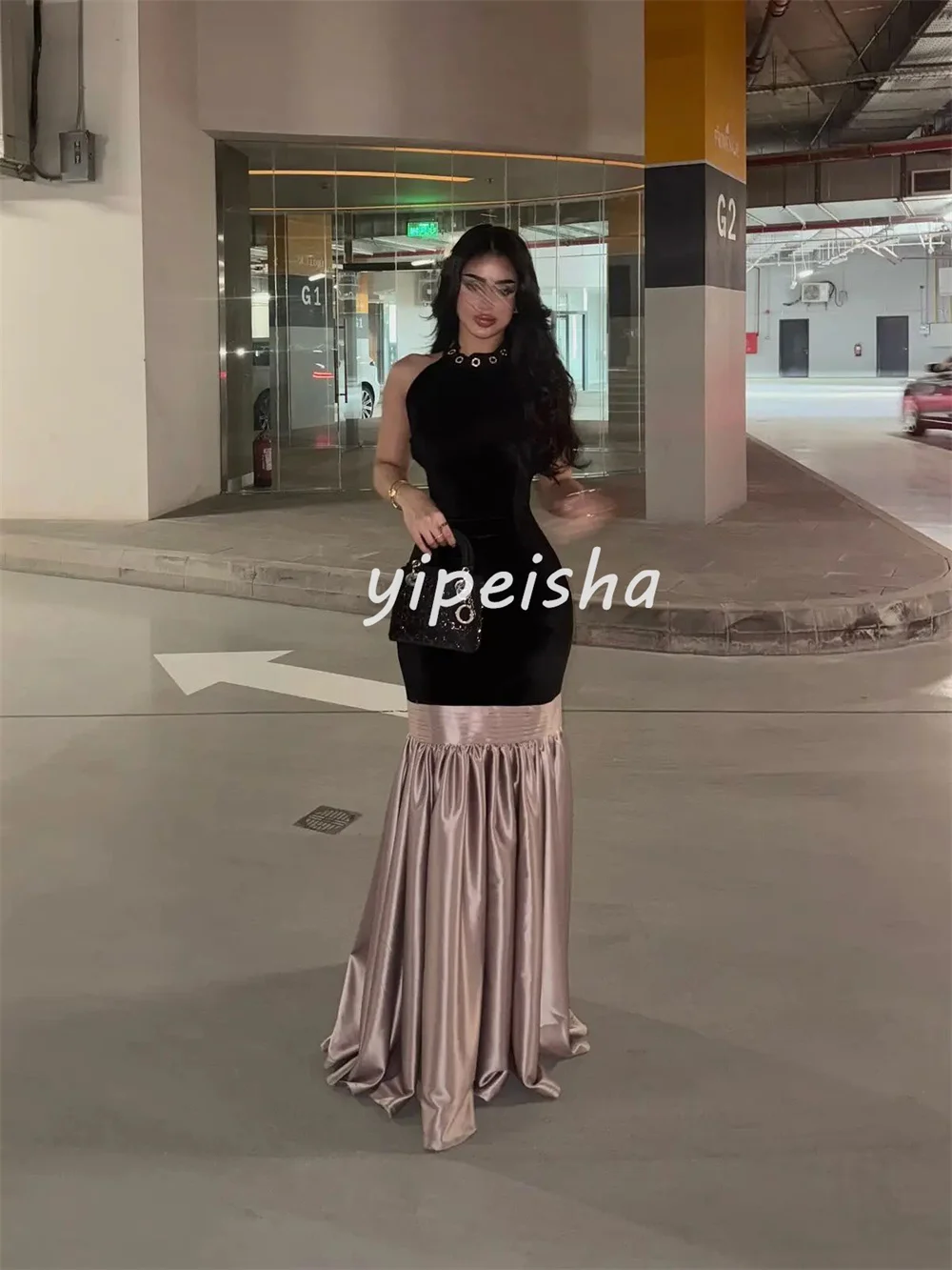 تخصيص مطابقة معقدة القطيفة الطية رايات حجر الراين حورية البحر عالية الياقة فساتين طويلة فساتين السهرة الأحجام المتاحة