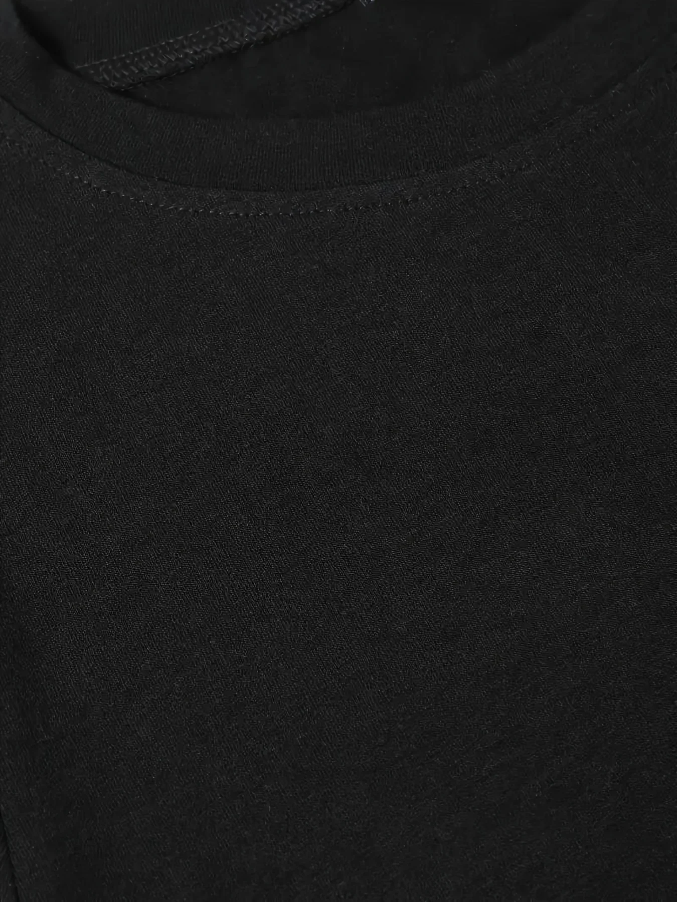 T-shirt da donna con stampa cuore a farfalla scintillante, top girocollo casual a maniche corte, design rosa e blu vibrante, morbido tessuto di cotone