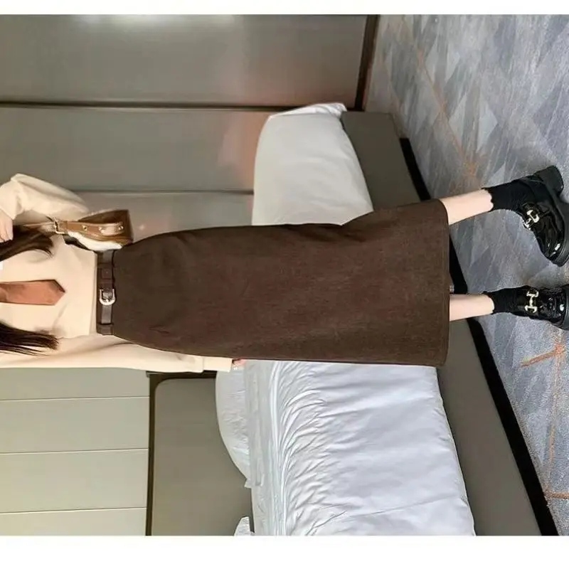 

С поясом средней длины Новая вельветовая юбка трапециевидной формы с высокой талией для осени и зимы для похудения, закрывающая бедра в одном шаге